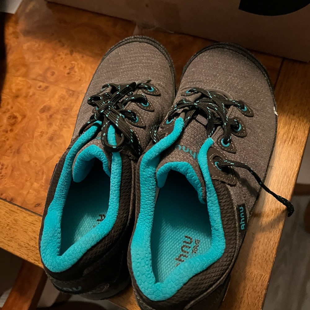 Anhu hiking shoe
